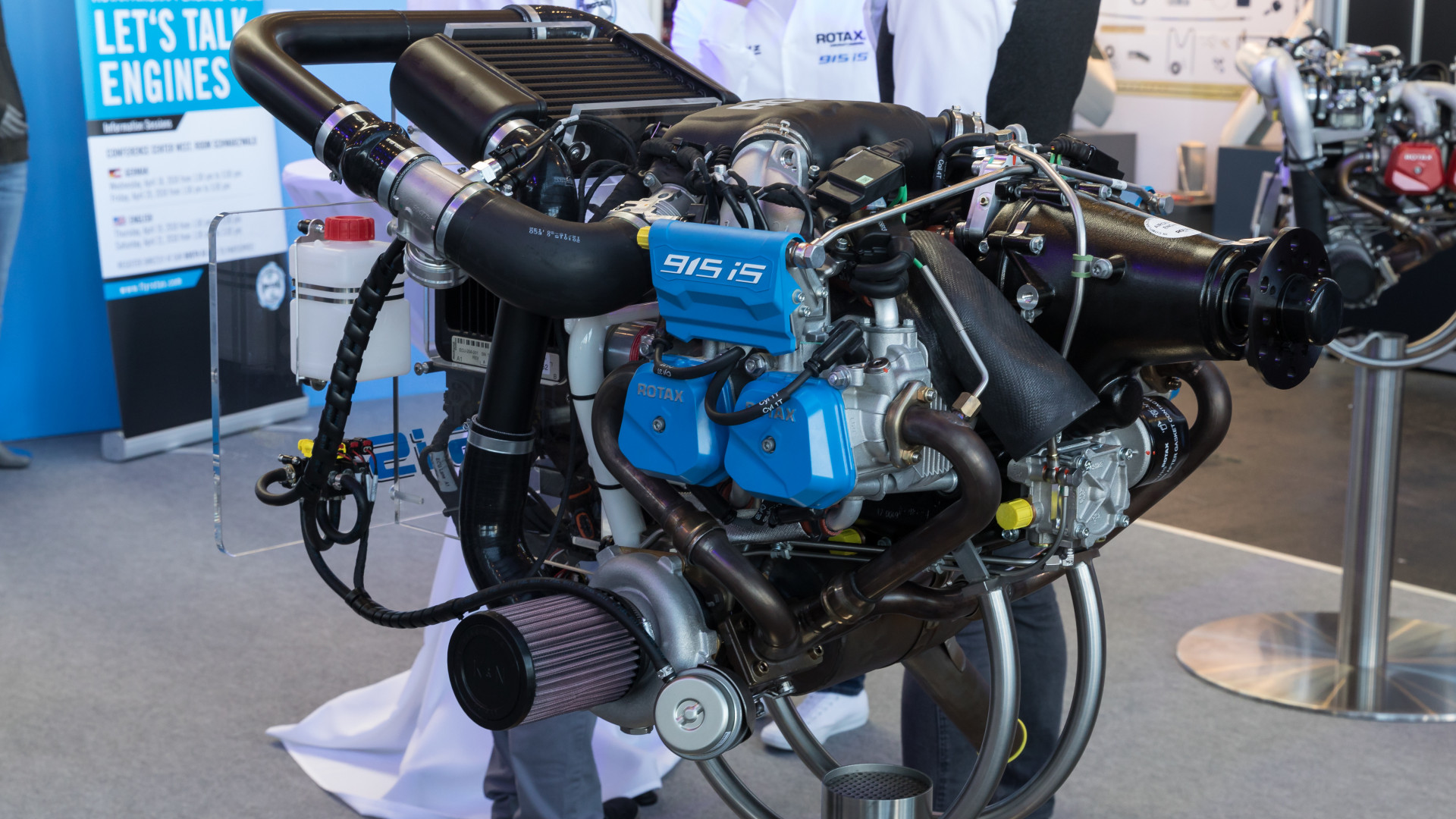 File:Rotax 915 iS, AERO 2018, Friedrichshafen (1X7A4431).jpg